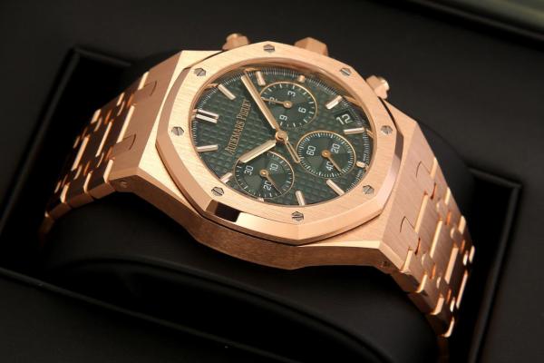 Aude.mars pigeu_t royal oak chronograph Green