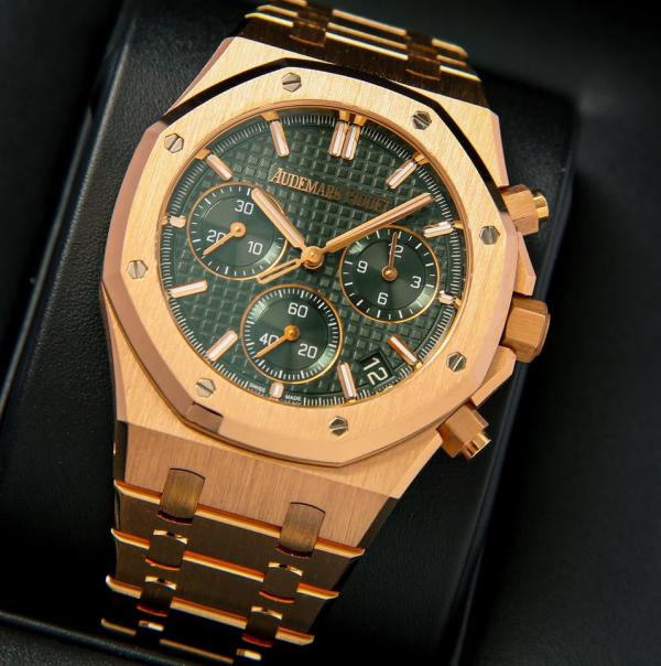 Aude.mars pigeu_t royal oak chronograph Green