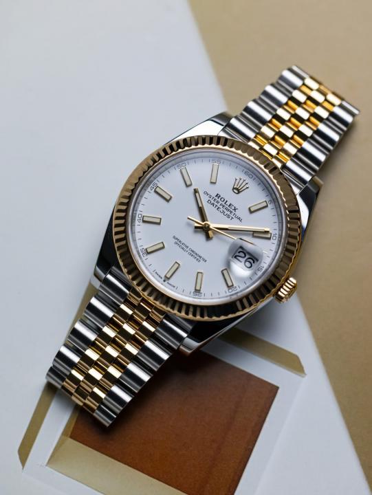 Role_x Oyster Perpetual Date Just 2Ton-Gold-White