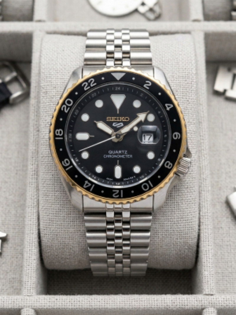 Se.iko Gmt Master  Gold Black Dial