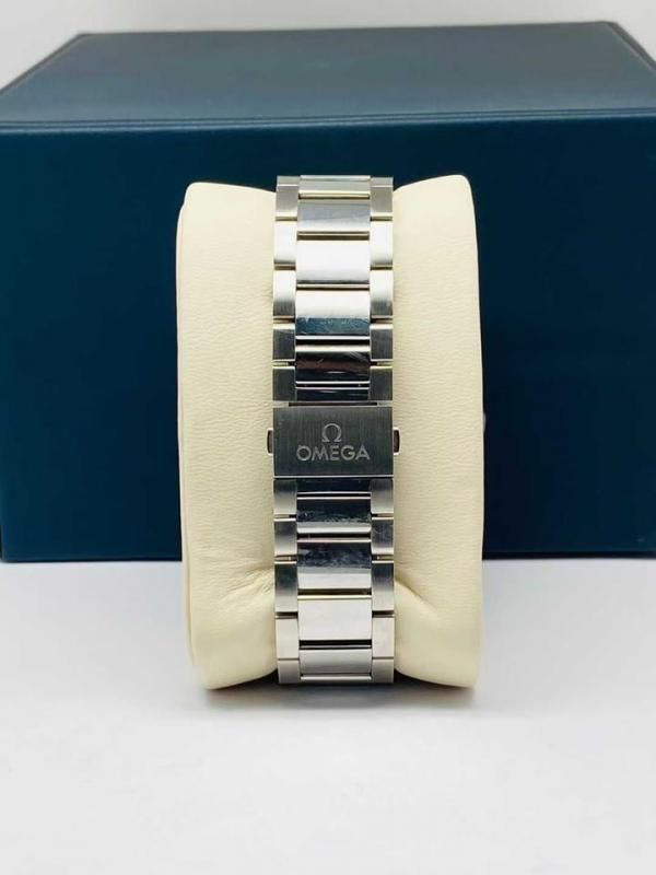 Omegg_a Seamaster Aqua Terra World Time with a green dial