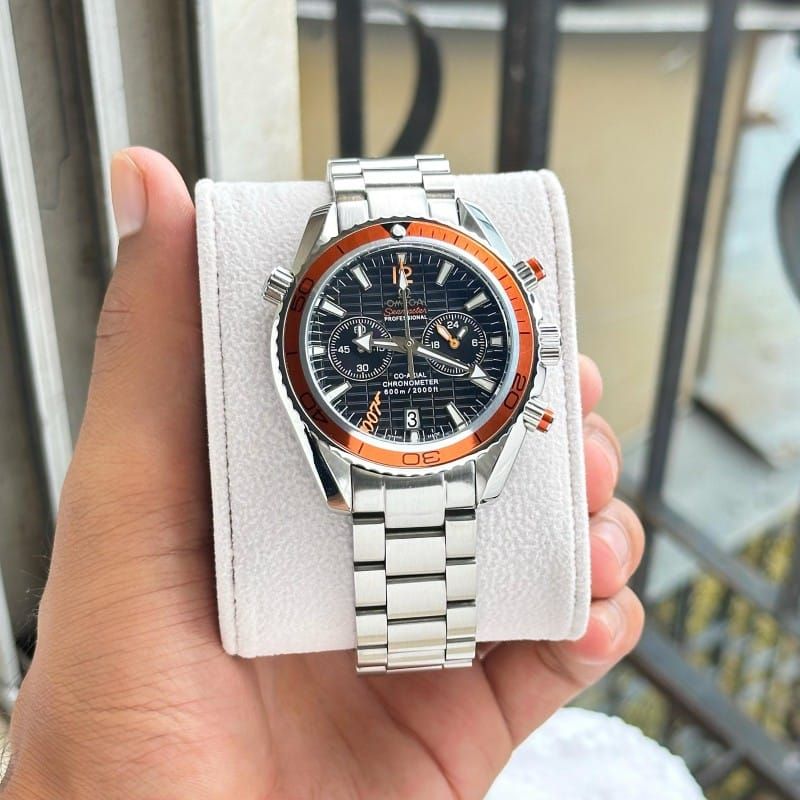 OMEGG_A Seamaster Planet Ocean 600M Co-Axial Chronograph 007 silver Black orange.