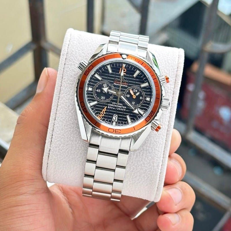 OMEGG_A Seamaster Planet Ocean 600M Co-Axial Chronograph 007 silver Black orange.