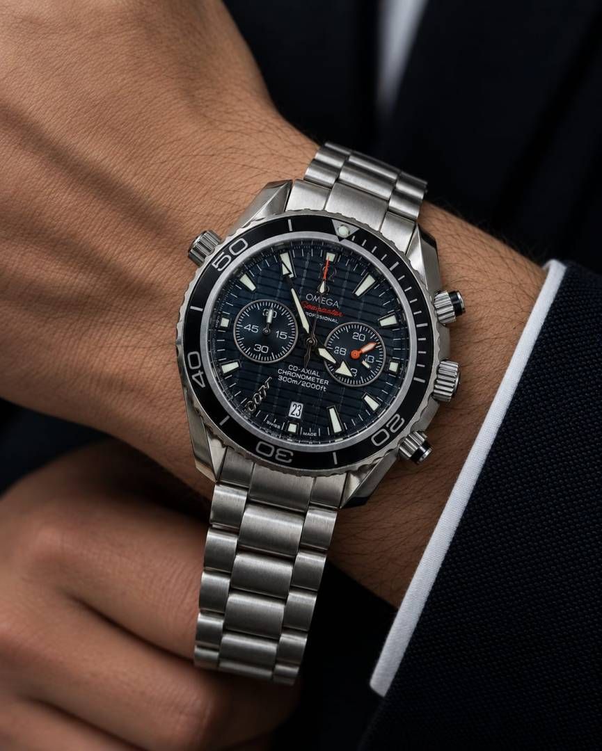 OMEGG_A Seamaster Planet Ocean 600M Co-Axial Chronograph 007 silver Black .