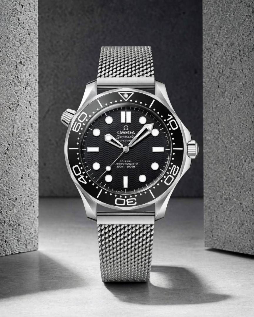 Omegg_a Seamaster Diver 300 Automatic silver Black white niddle