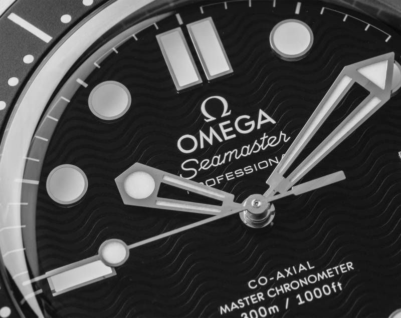 Omegg_a Seamaster Diver 300 Automatic silver Black white niddle