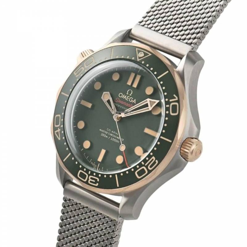 Omegg_a seamaster diver 300M automatic silver green