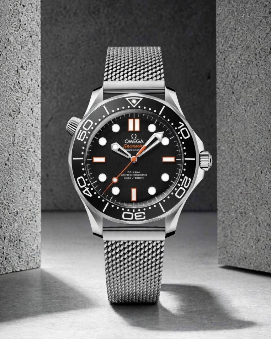 Omegg_a Seamaster Diver 300 Automatic silver Black orange niddle