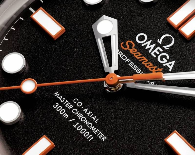 Omegg_a Seamaster Diver 300 Automatic silver Black orange niddle
