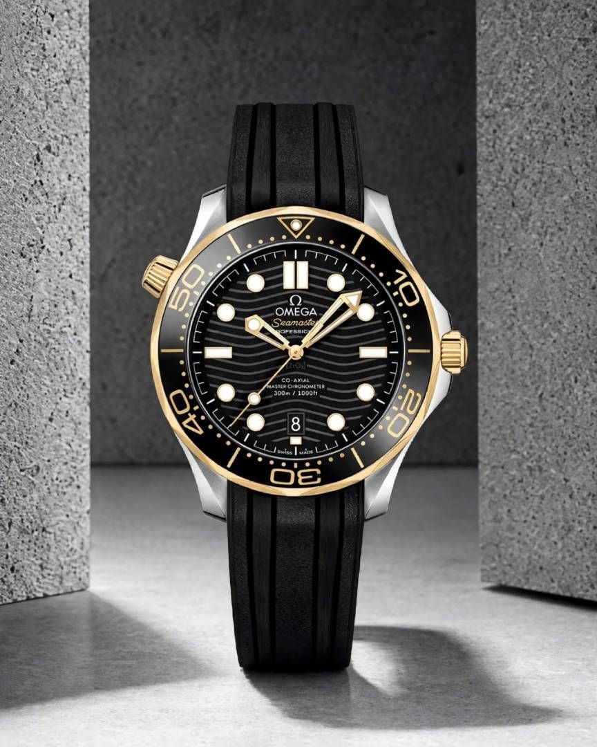 Omegg_a Seamaster Diver 300M Automatic Black Gold Black