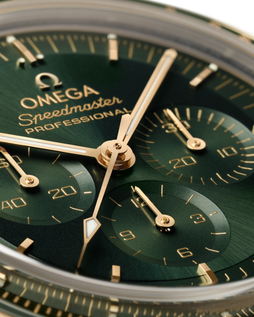 Omegg_a Speedmaster Moonwatch Professional Co-Axial Master Chronometer Chronograph gold green