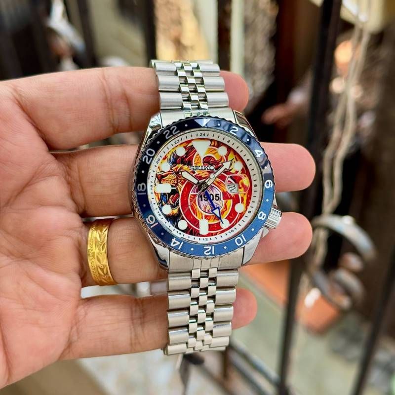 Se.iko 5 Sports GMT The Red Devils Concept Bespoke Timepiece