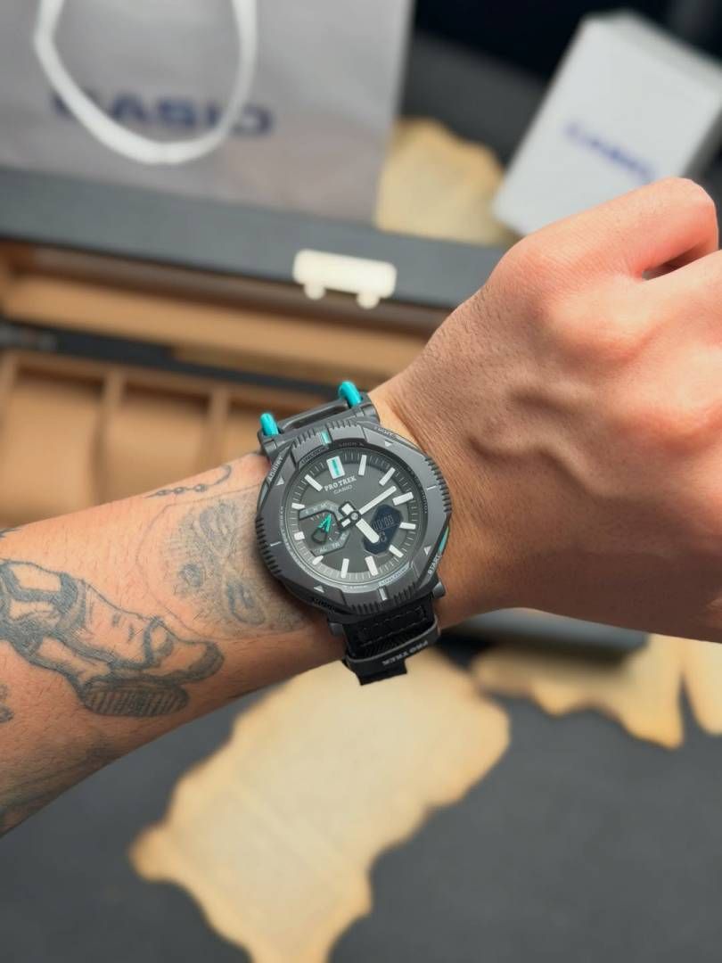 Ca.sio Pro Trek PRJ-B001B-2 black white sky blue