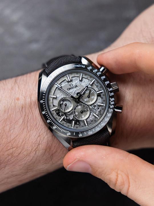 Omegg_a Speedmaster Dark Side of the Moon