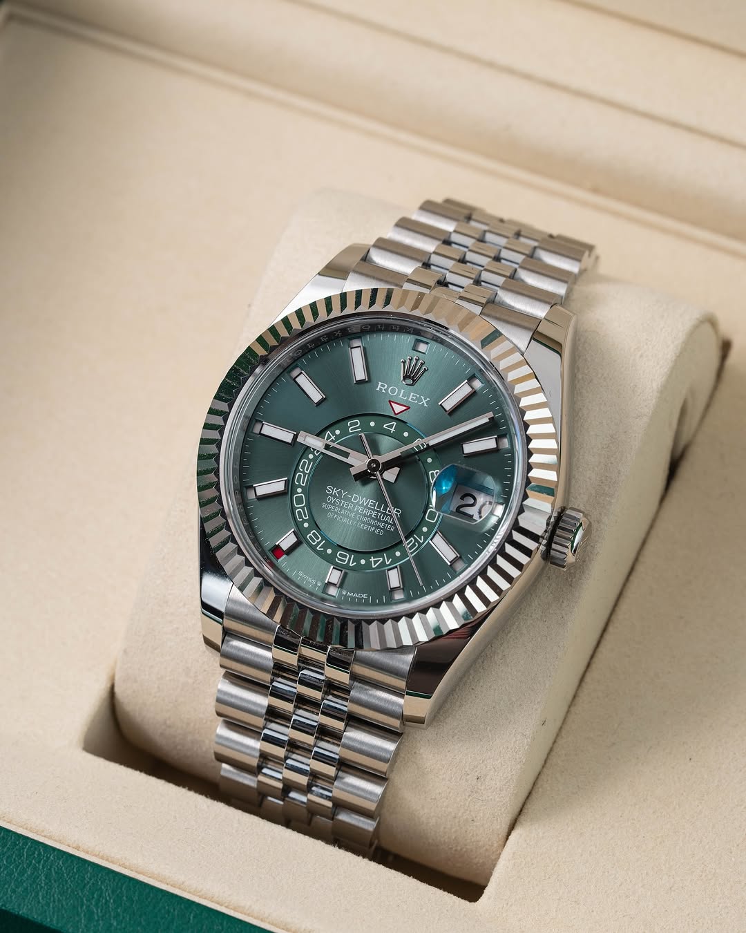 Rol.ex Oyster Perpetual Sky Dweller Silver Green