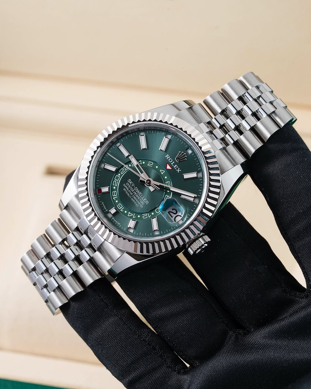 Rol.ex Oyster Perpetual Sky Dweller Silver Green